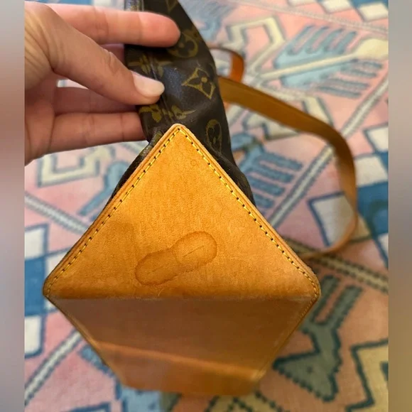 Vintage L.V. Canvas piano - Picture 3 of 14